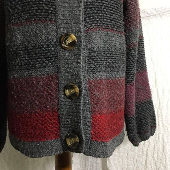 Style & Co. Gray & Red Big Button Sweater Size XL - Picture 7 of 10